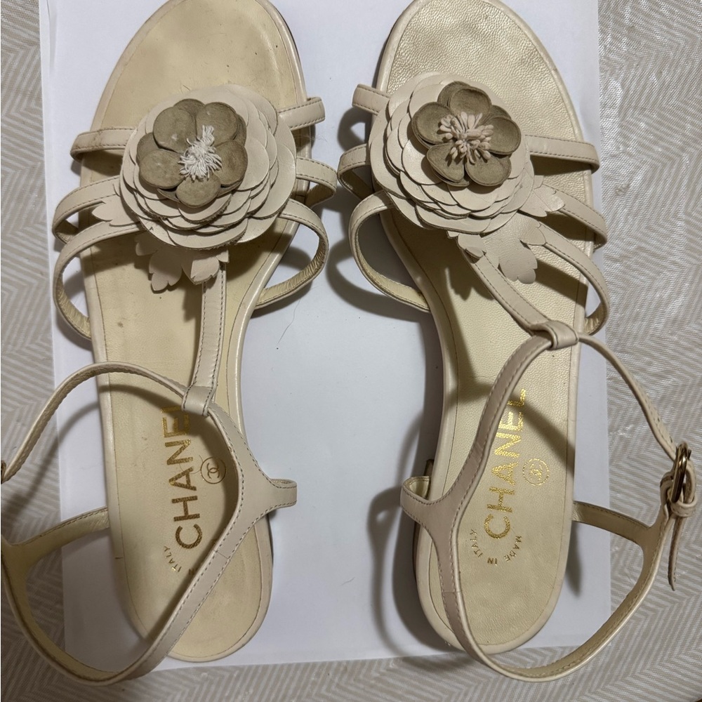 CHANEL Cream Floral Embellished Sandals